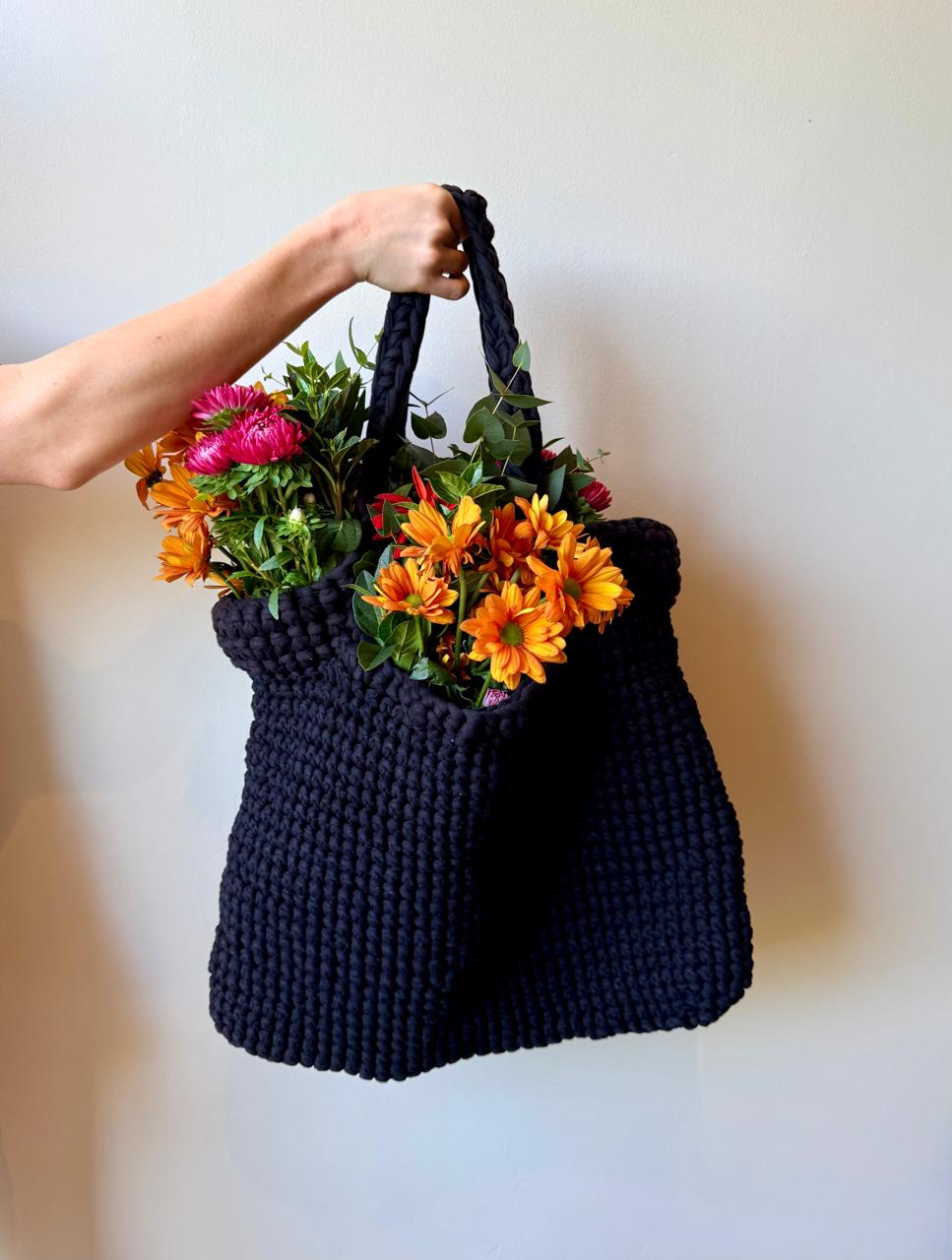 Handmade crochet tote bag by Knoop&Draai
